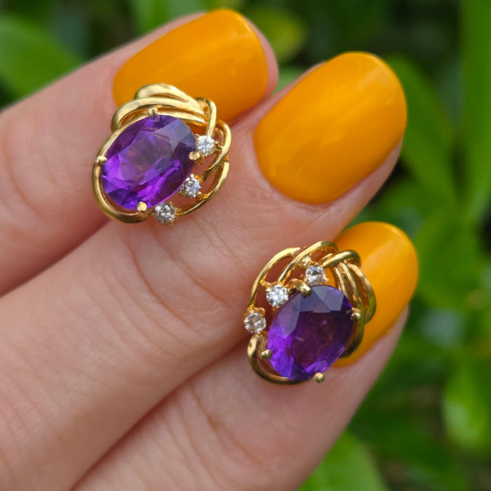 1196: Vintage: 18ct Yellow Gold Amethyst & Diamond Stud Earrings