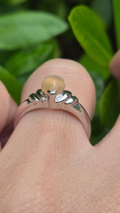 Vintage: 9ct White Gold Cabochon Opal Solitaire Ring
