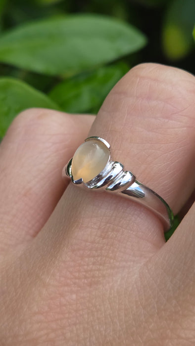 Vintage: 9ct White Gold Cabochon Opal Solitaire Ring