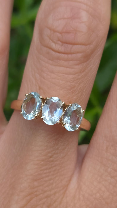 Vintage: 10ct Yellow Gold Aquamarine Trilogy Ring
