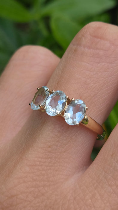 Vintage: 10ct Yellow Gold Aquamarine Trilogy Ring