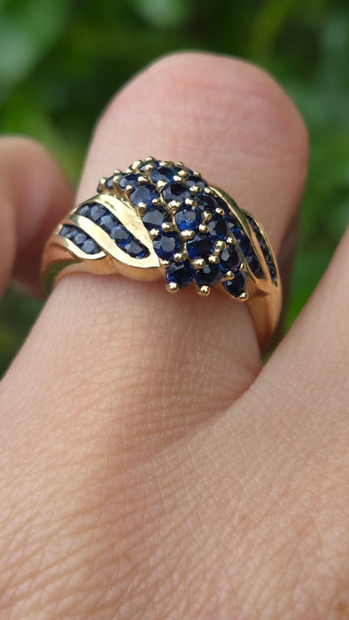 Vintage: 9ct Yellow Gold Blue Sapphire Cocktail Ring