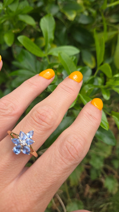 Vintage: 9ct Yellow Gold Blue & White Spinel Floral Dress Ring