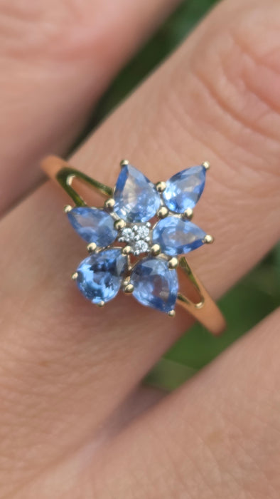 Vintage: 9ct Yellow Gold Blue & White Spinel Floral Dress Ring