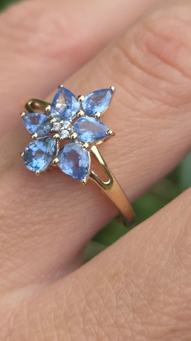 Vintage: 9ct Yellow Gold Blue & White Spinel Floral Dress Ring