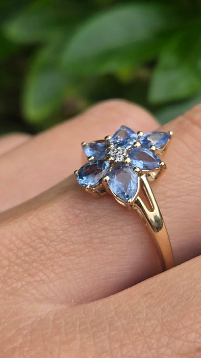 Vintage: 9ct Yellow Gold Blue & White Spinel Floral Dress Ring