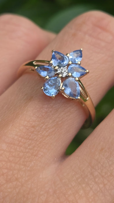 Vintage: 9ct Yellow Gold Blue & White Spinel Floral Dress Ring