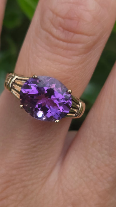 Vintage: 9ct Yellow Gold Amethyst Solitaire Signet Ring