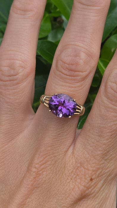 Vintage: 9ct Yellow Gold Amethyst Solitaire Signet Ring