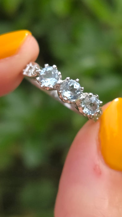 Vintage: 9ct White Gold Blue Topaz & Diamond Trilogy Ring