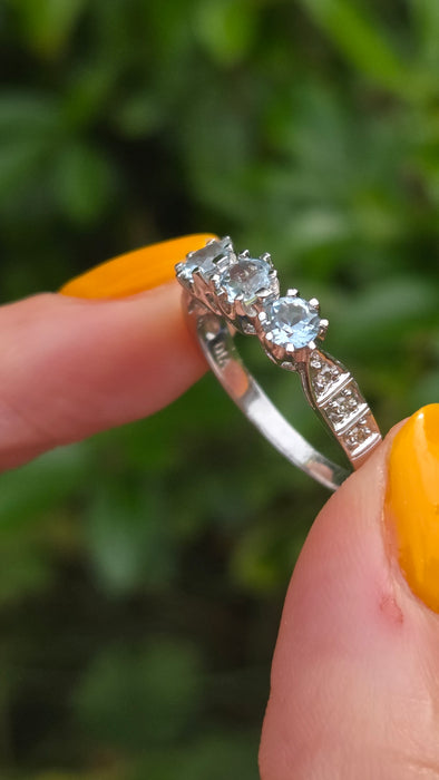 Vintage: 9ct White Gold Blue Topaz & Diamond Trilogy Ring