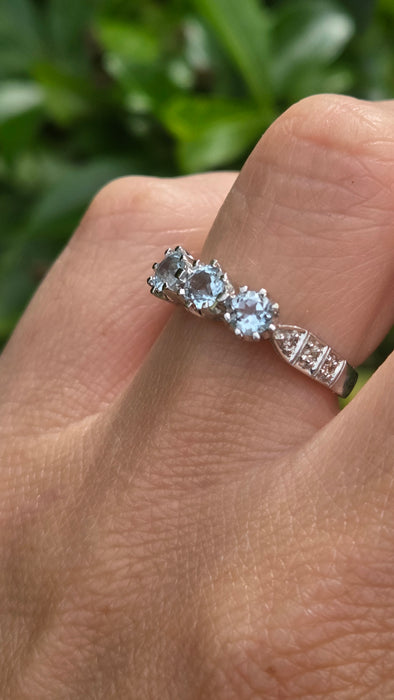 Vintage: 9ct White Gold Blue Topaz & Diamond Trilogy Ring