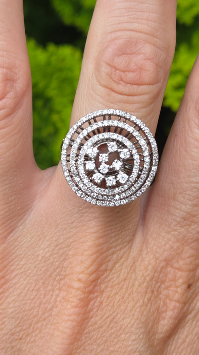 Modern: 18ct White Gold Diamond Concentric Dress Ring — 1.00ct