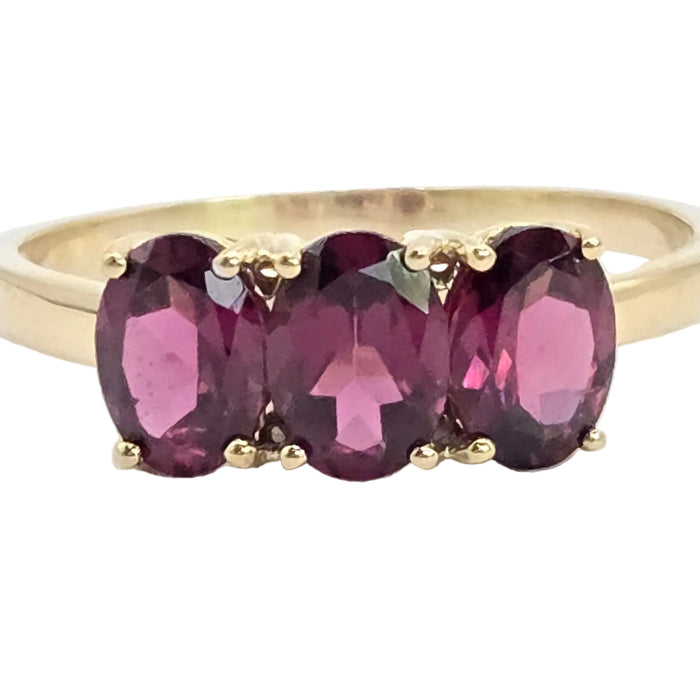 Vintage: 9ct Yellow Gold Almandine Garnet Trilogy Ring