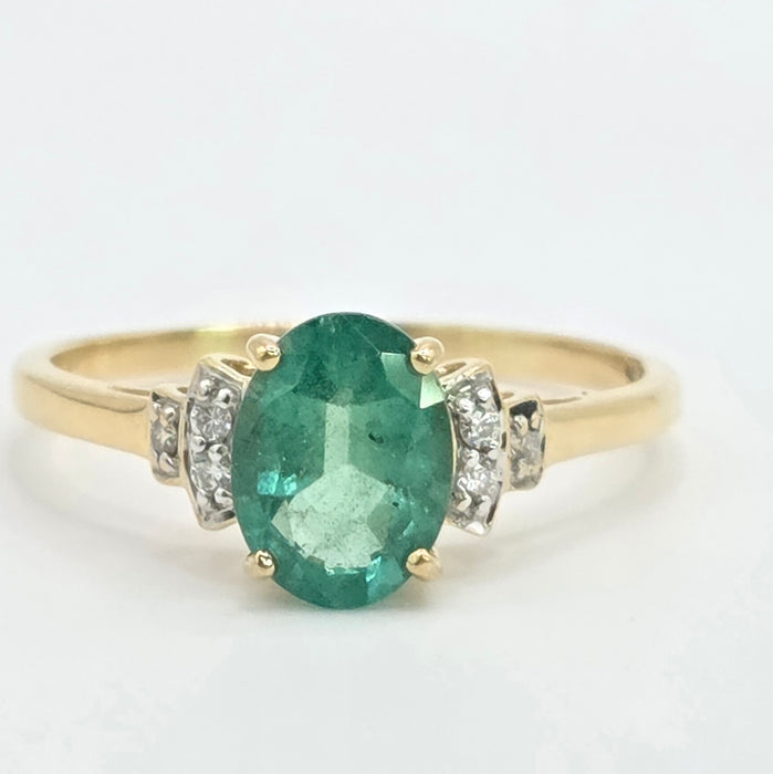 Vintage: 9ct Yellow Gold Emerald & Diamond Ring