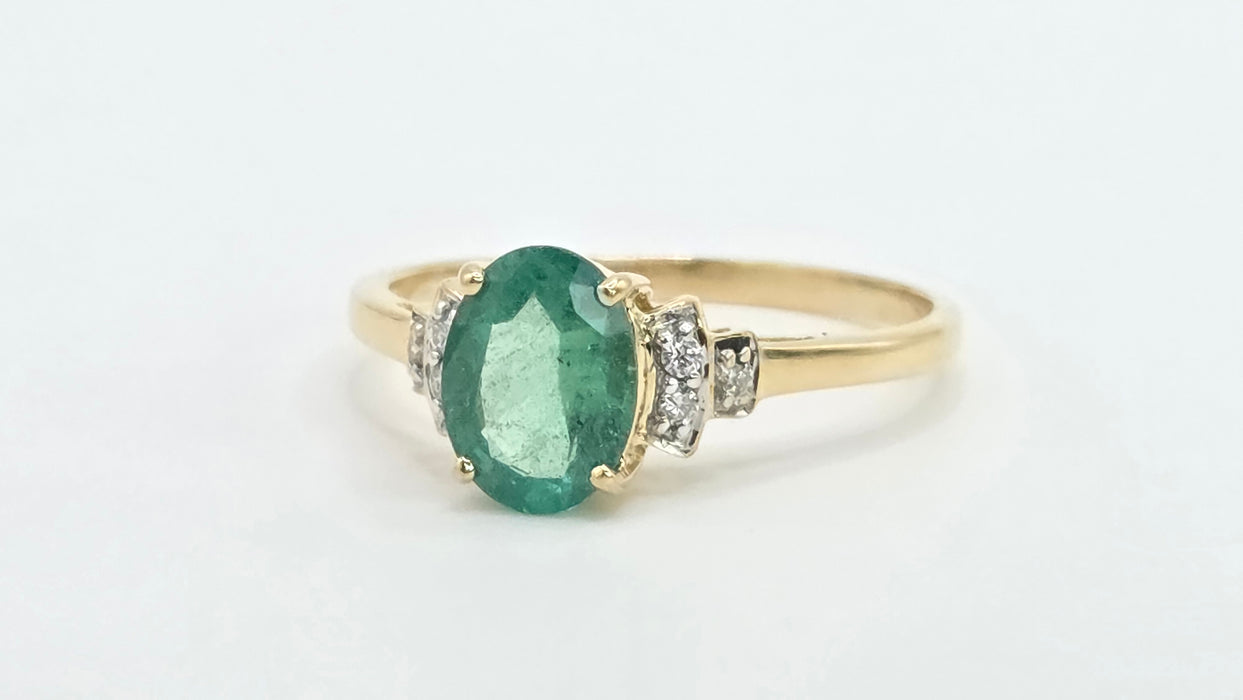 Vintage: 9ct Yellow Gold Emerald & Diamond Ring