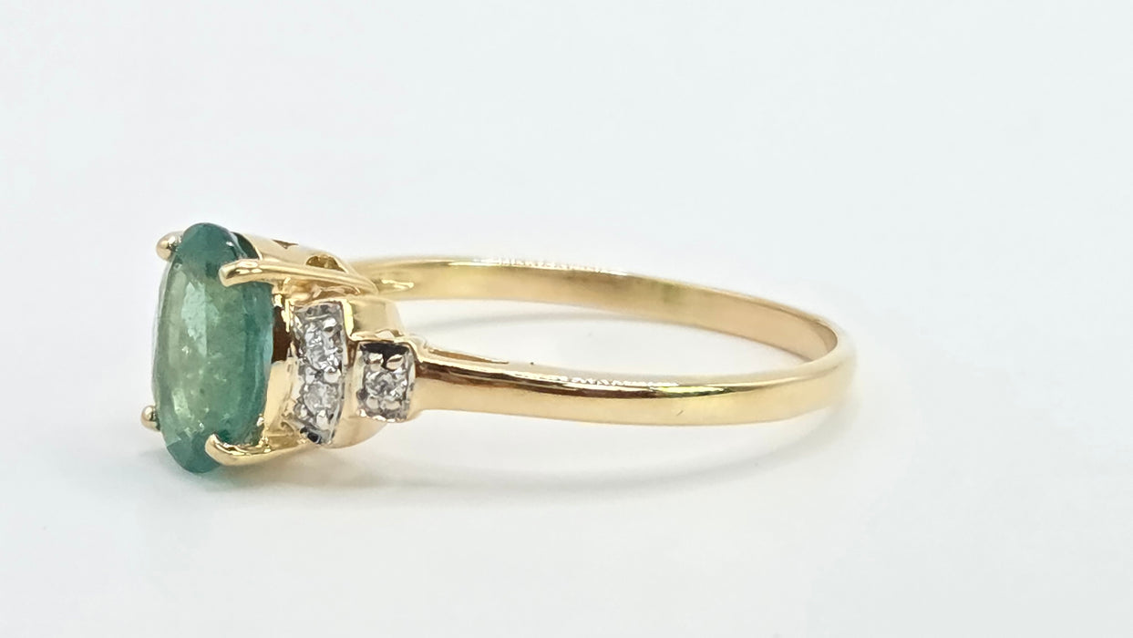 Vintage: 9ct Yellow Gold Emerald & Diamond Ring