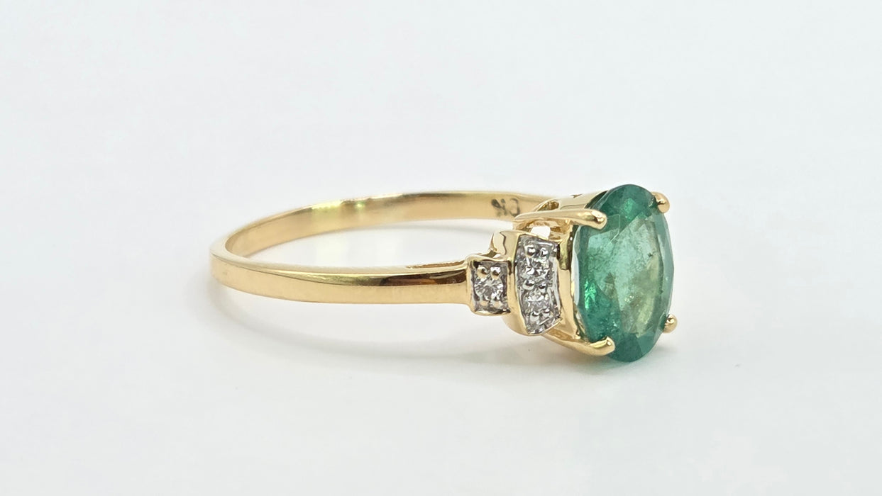 Vintage: 9ct Yellow Gold Emerald & Diamond Ring