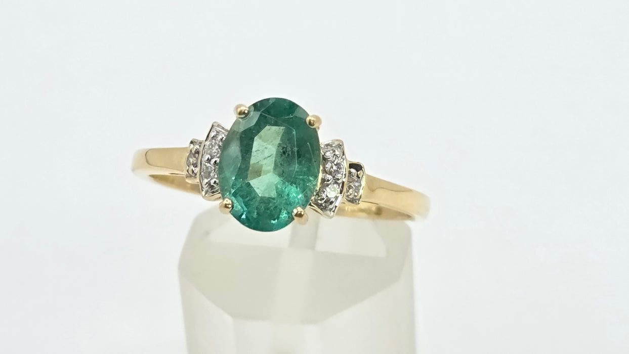 Vintage: 9ct Yellow Gold Emerald & Diamond Ring