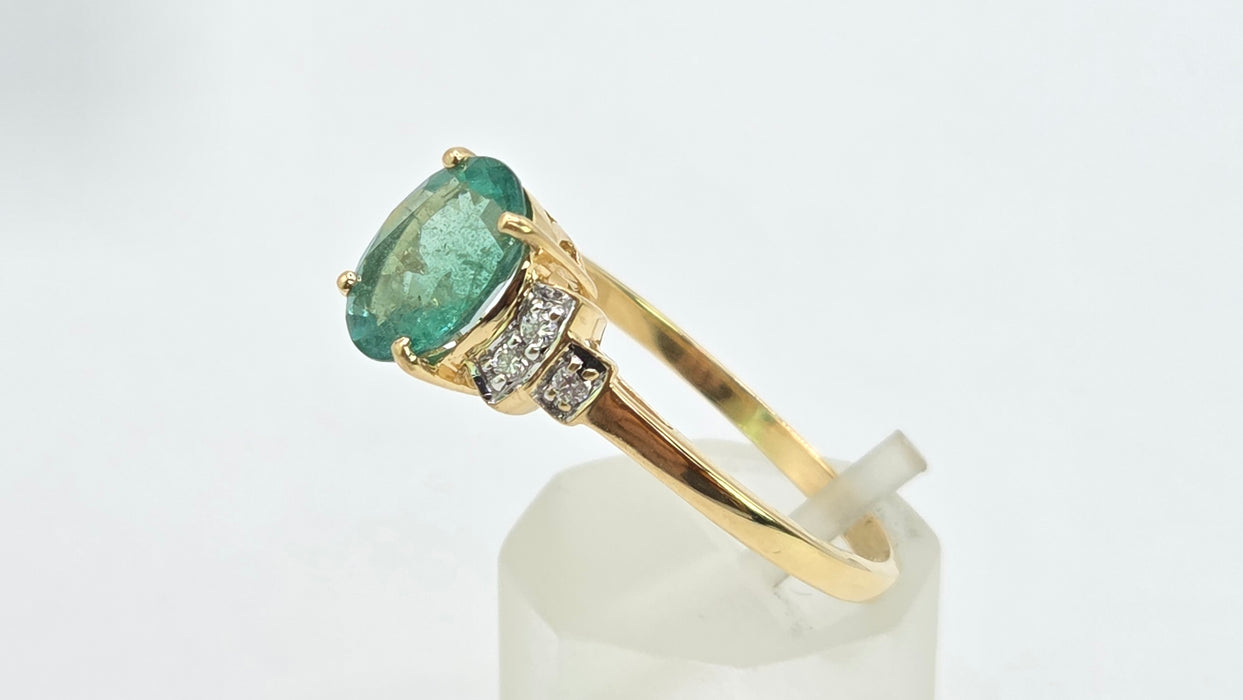 Vintage: 9ct Yellow Gold Emerald & Diamond Ring