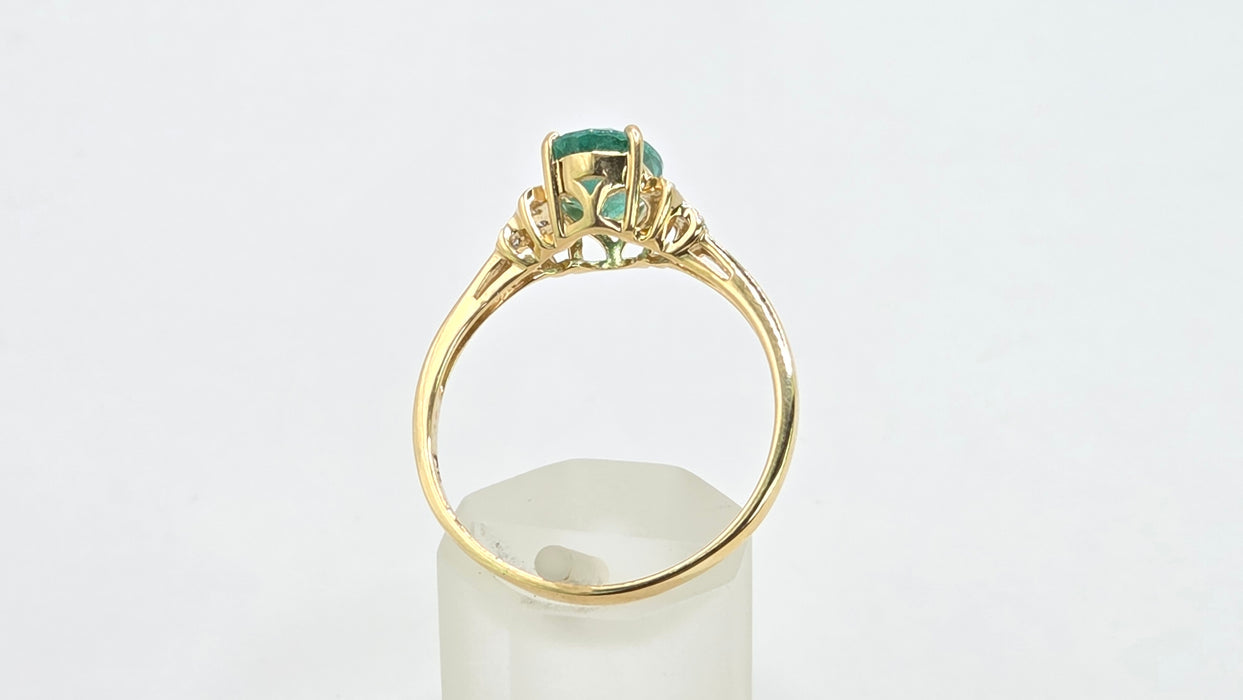 Vintage: 9ct Yellow Gold Emerald & Diamond Ring