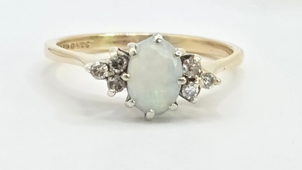 Vintage: 9ct Yellow Gold Opal & Diamond Trefoil Ring — From 1984