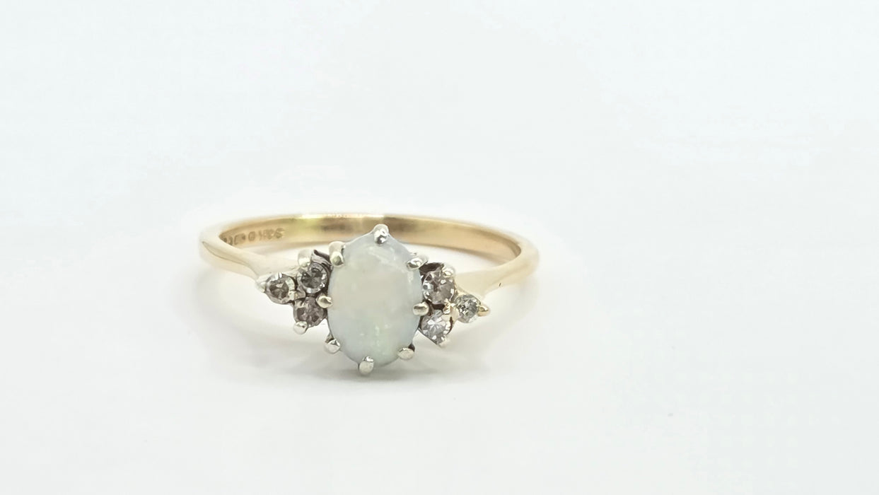 Vintage: 9ct Yellow Gold Opal & Diamond Trefoil Ring — From 1984