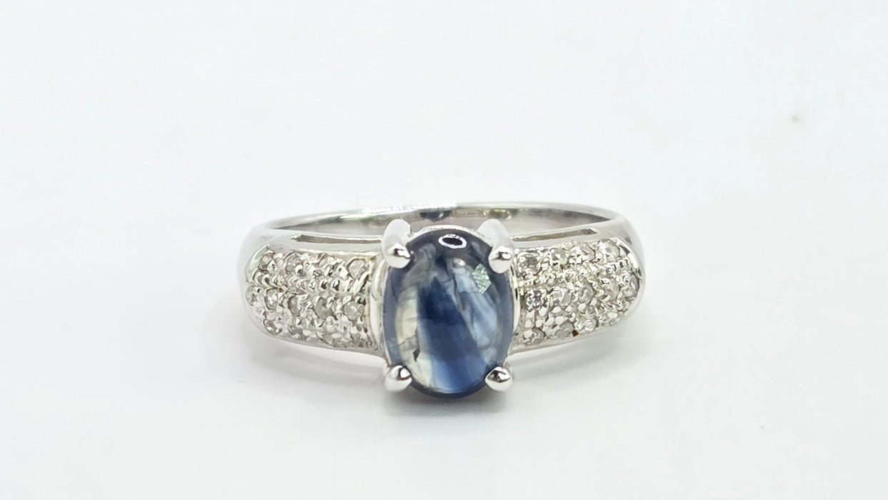 Vintage: 9ct White Gold Cabochon Sapphire & Diamond Ring