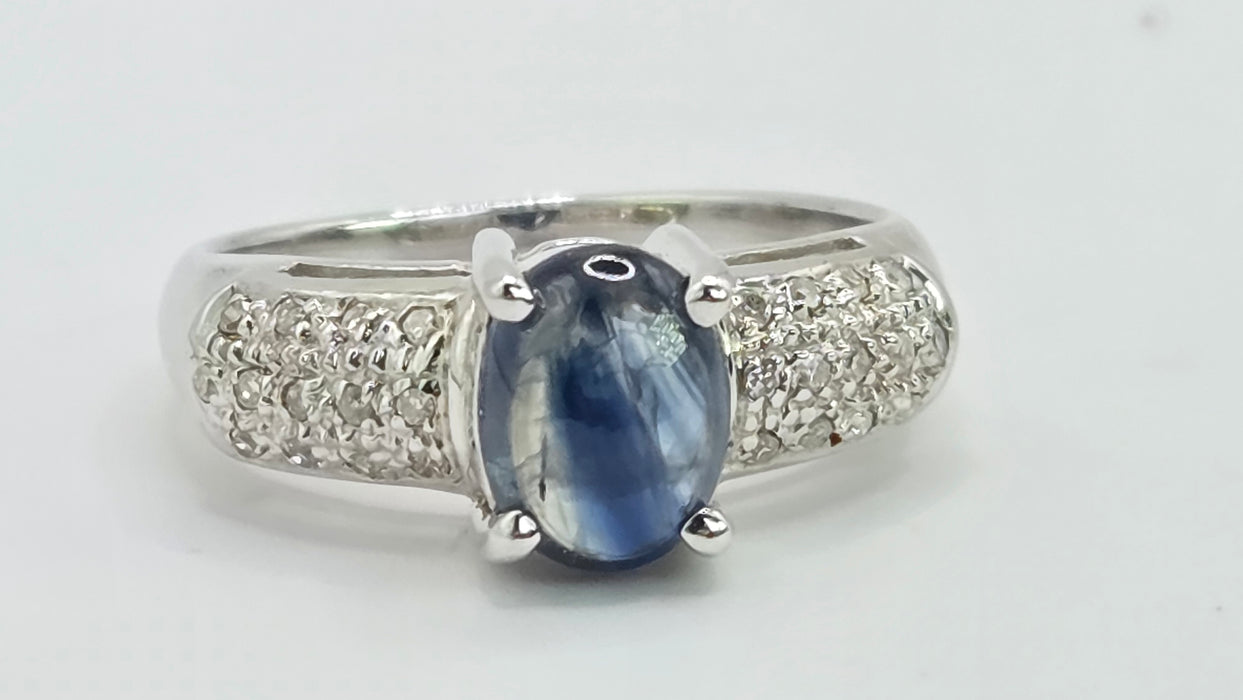 Vintage: 9ct White Gold Cabochon Sapphire & Diamond Ring