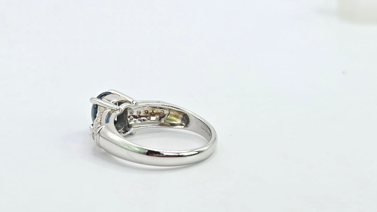 Vintage: 9ct White Gold Cabochon Sapphire & Diamond Ring