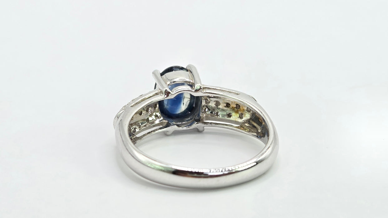 Vintage: 9ct White Gold Cabochon Sapphire & Diamond Ring