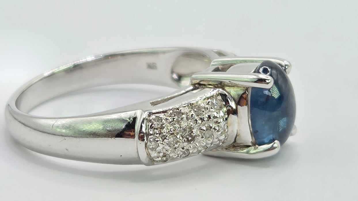 Vintage: 9ct White Gold Cabochon Sapphire & Diamond Ring