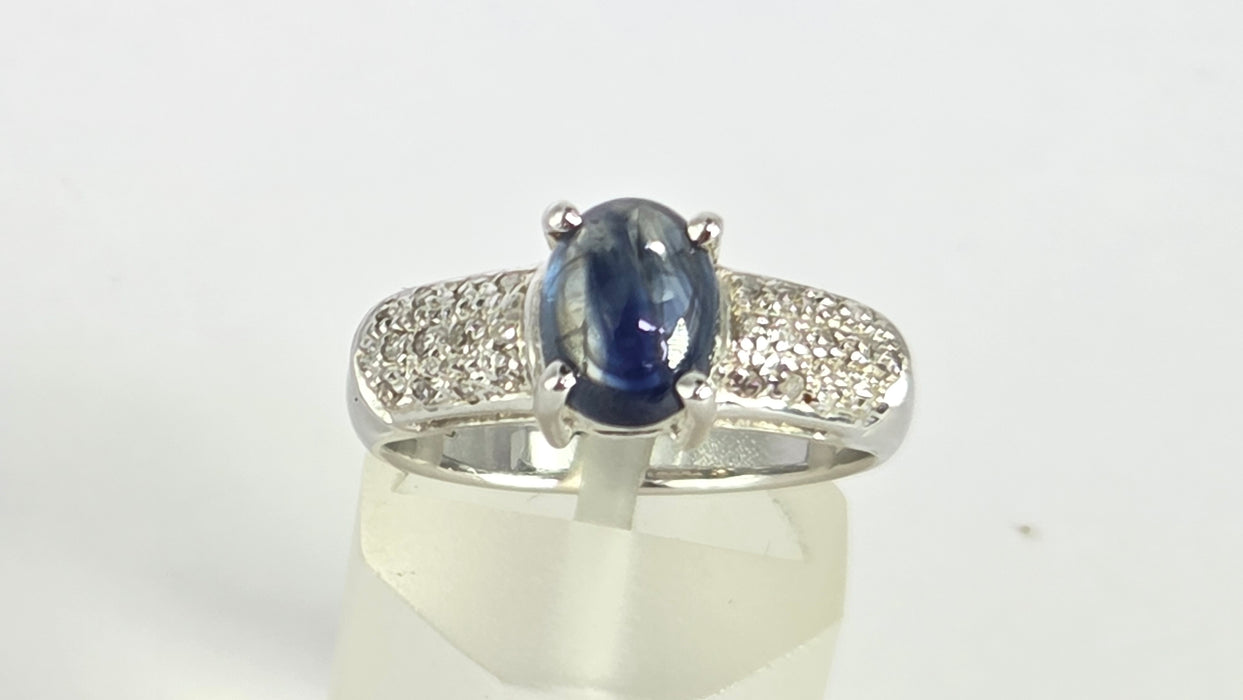Vintage: 9ct White Gold Cabochon Sapphire & Diamond Ring