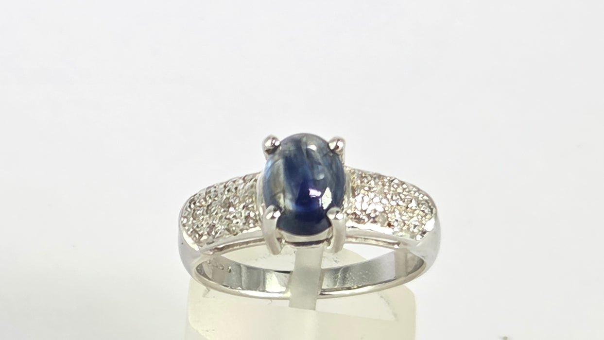 Vintage: 9ct White Gold Cabochon Sapphire & Diamond Ring