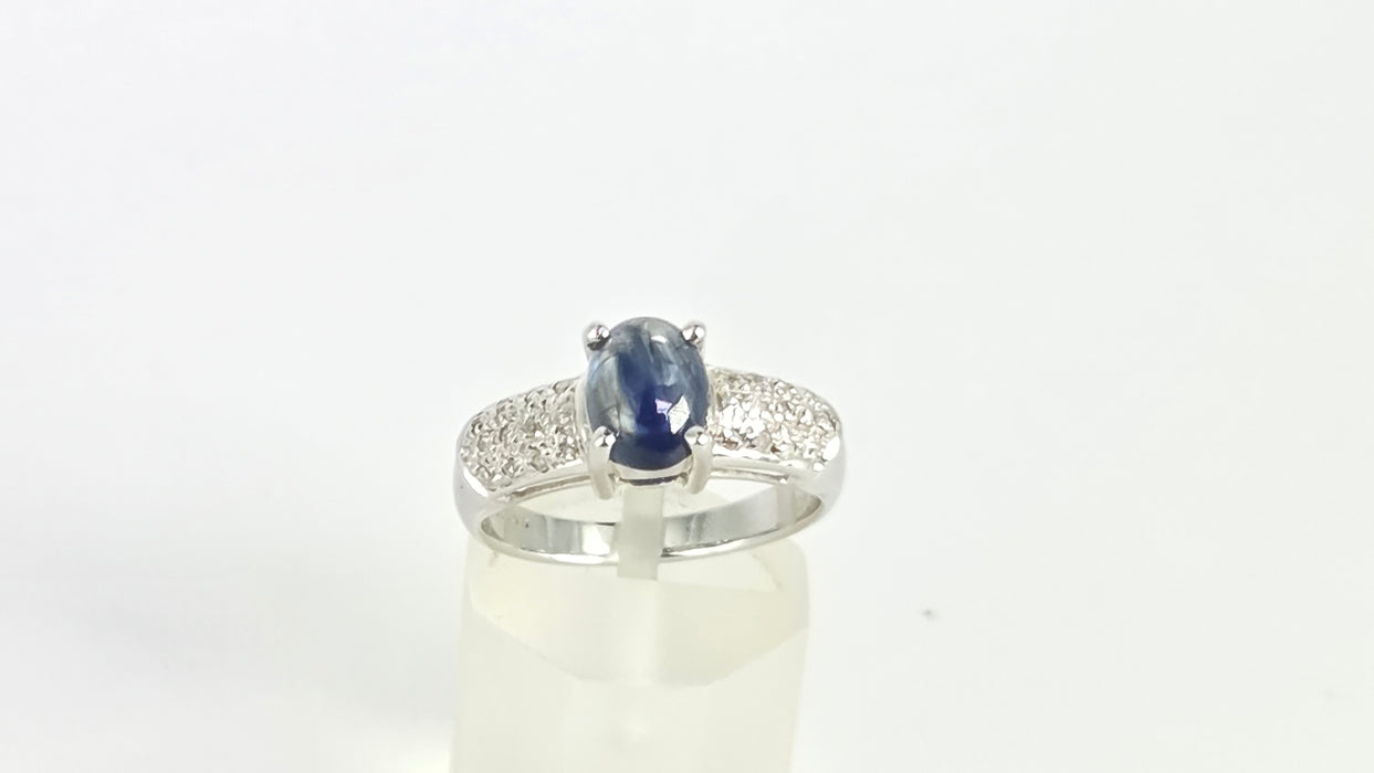 Vintage: 9ct White Gold Cabochon Sapphire & Diamond Ring