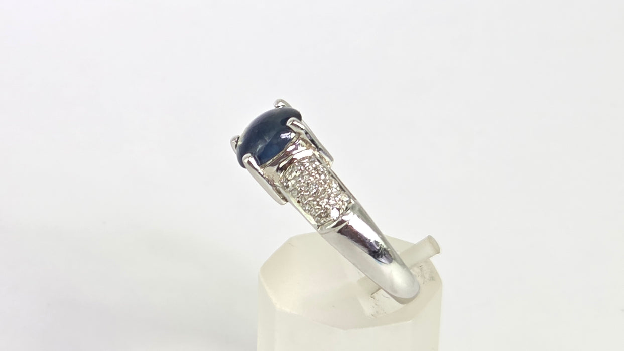 Vintage: 9ct White Gold Cabochon Sapphire & Diamond Ring