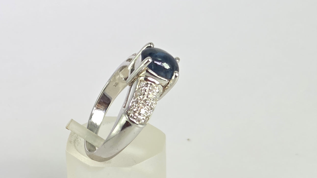 Vintage: 9ct White Gold Cabochon Sapphire & Diamond Ring