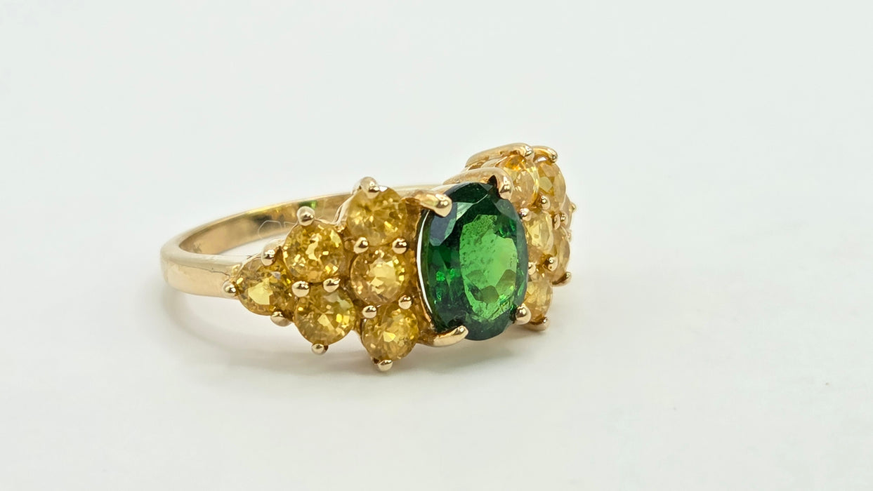 Vintage: 9ct Yellow Gold Green Diopside & Yellow Topaz Dress Ring