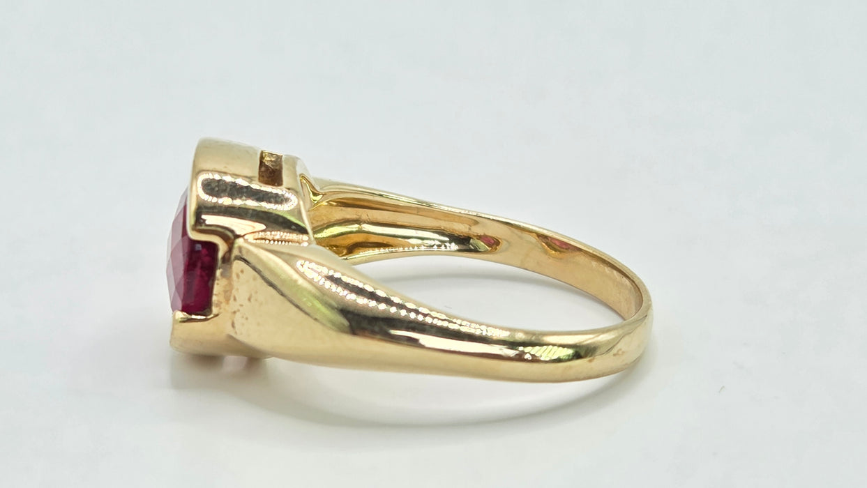 Vintage: 9ct Yellow Gold Rubellite Signet Ring