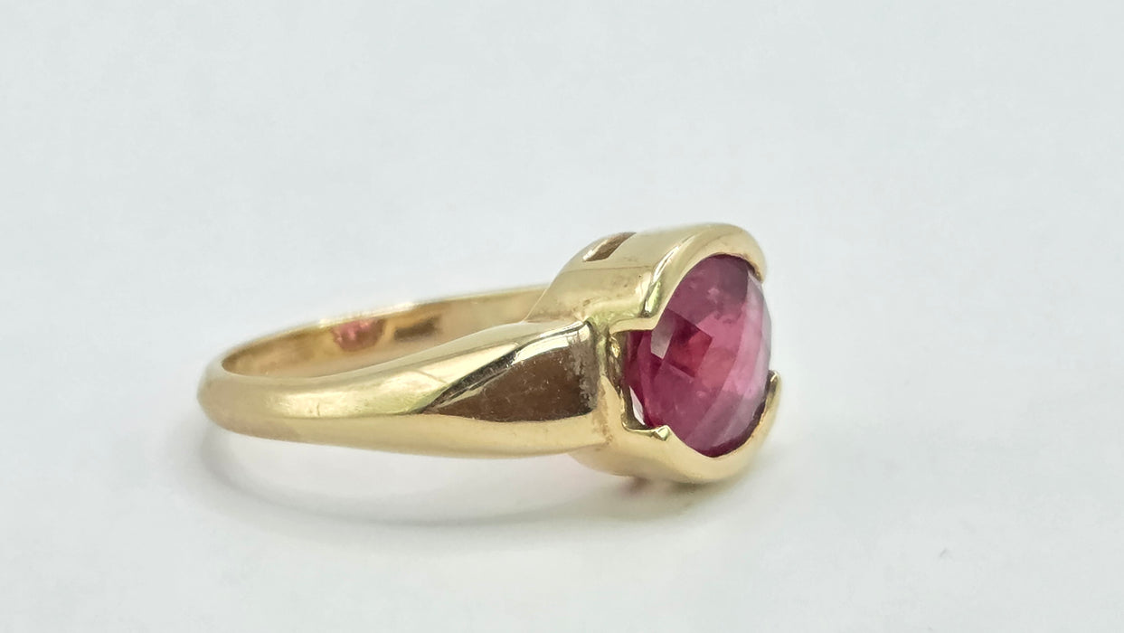 Vintage: 9ct Yellow Gold Rubellite Signet Ring