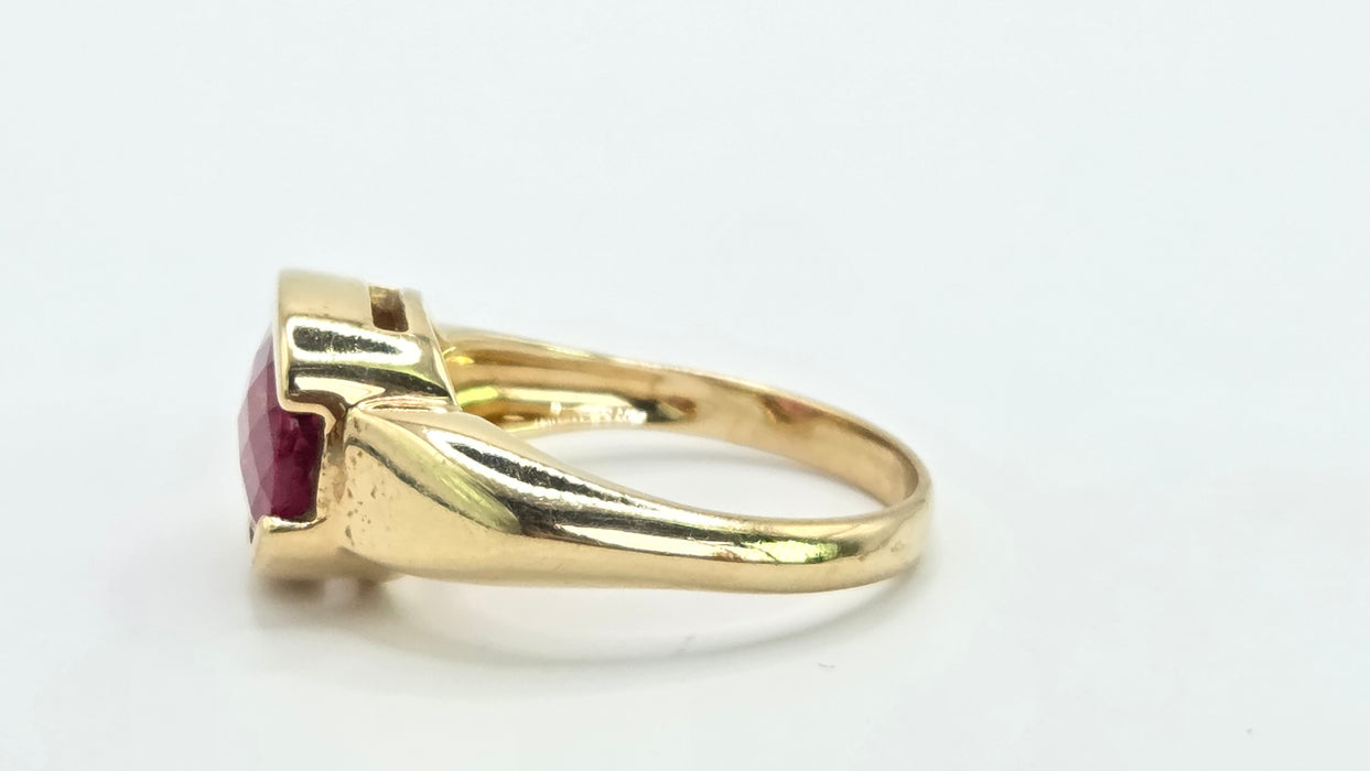 Vintage: 9ct Yellow Gold Rubellite Signet Ring