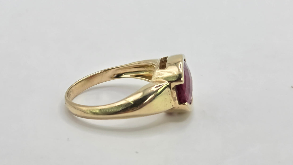 Vintage: 9ct Yellow Gold Rubellite Signet Ring