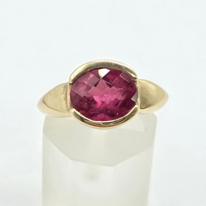 Vintage: 9ct Yellow Gold Rubellite Signet Ring