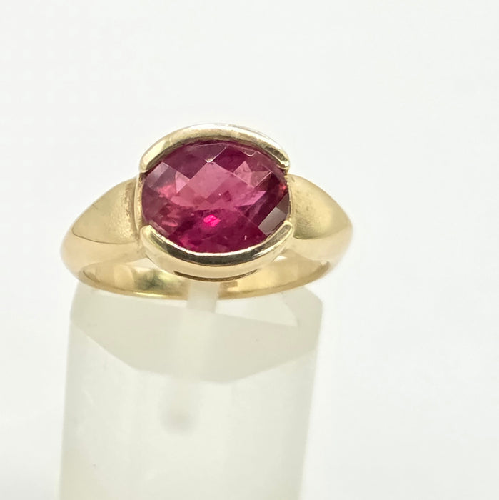 Vintage: 9ct Yellow Gold Rubellite Signet Ring