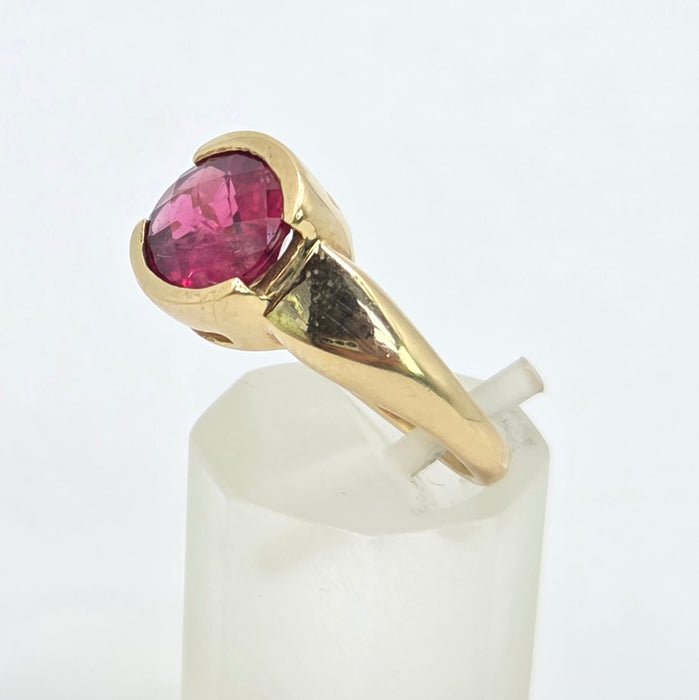 Vintage: 9ct Yellow Gold Rubellite Signet Ring