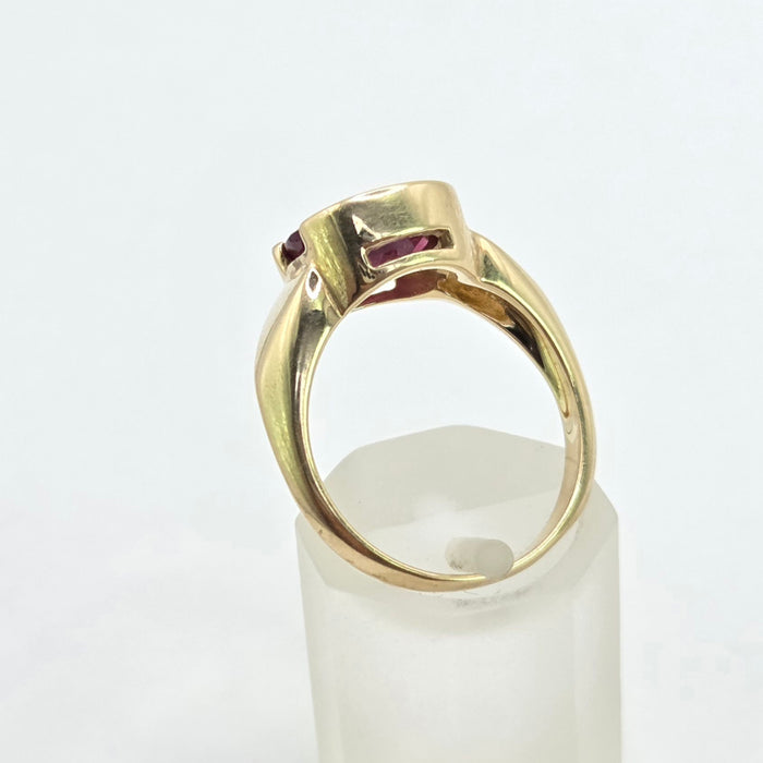Vintage: 9ct Yellow Gold Rubellite Signet Ring