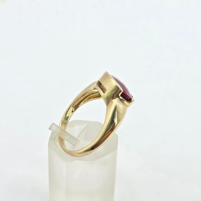 Vintage: 9ct Yellow Gold Rubellite Signet Ring