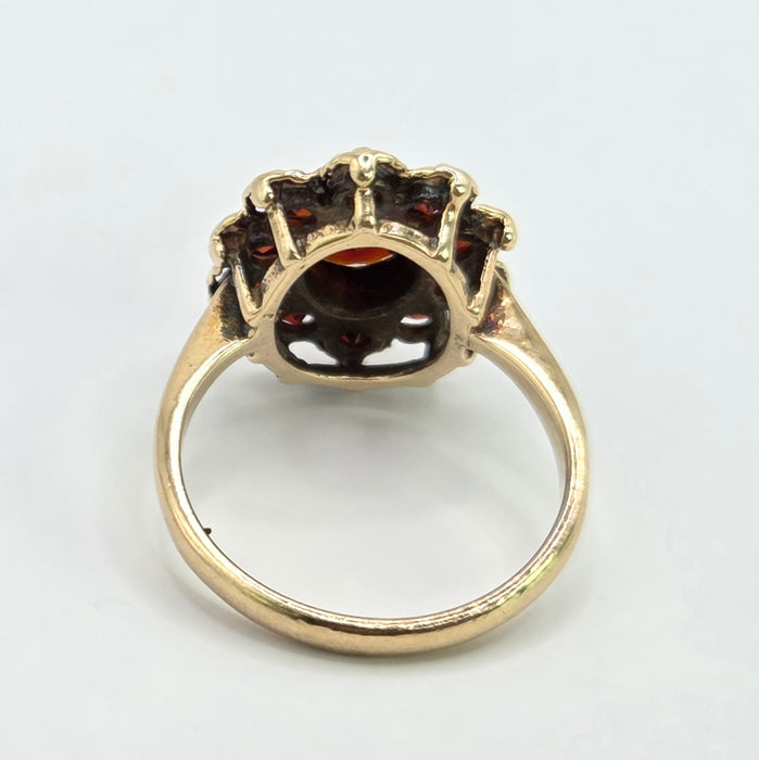 Vintage: 9ct Yellow Gold Garnet Flower Head Cluster Ring — From 1975