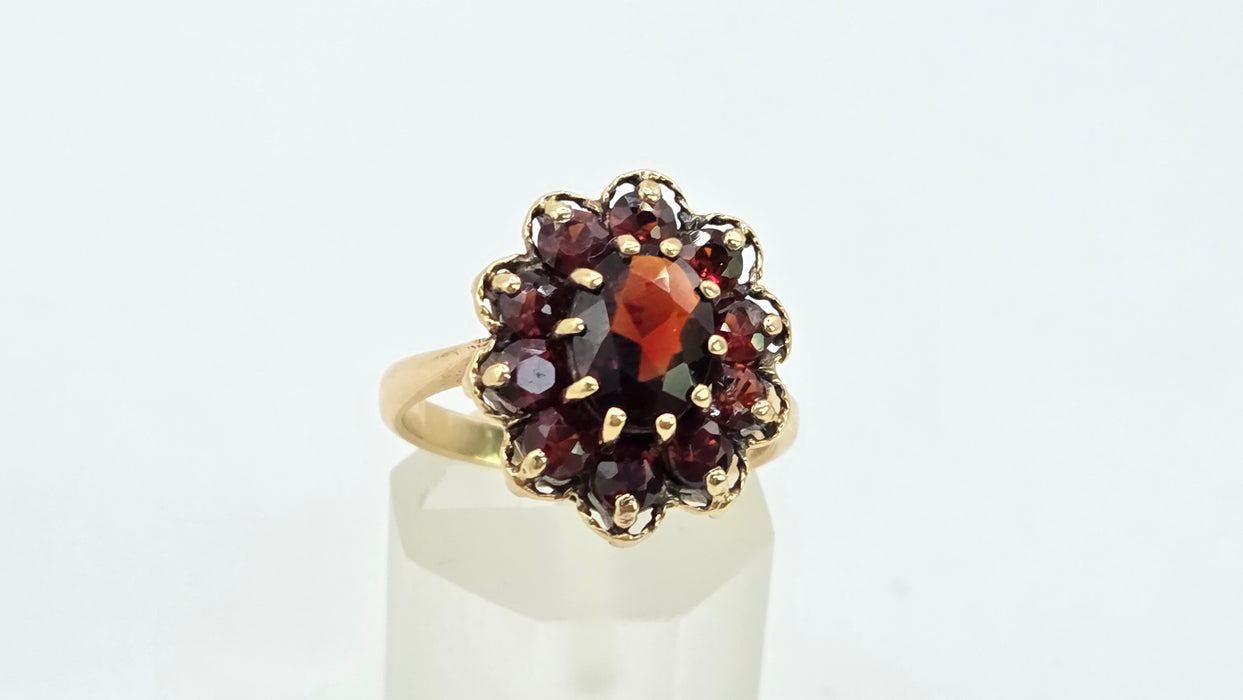 Vintage: 9ct Yellow Gold Garnet Flower Head Cluster Ring — From 1975