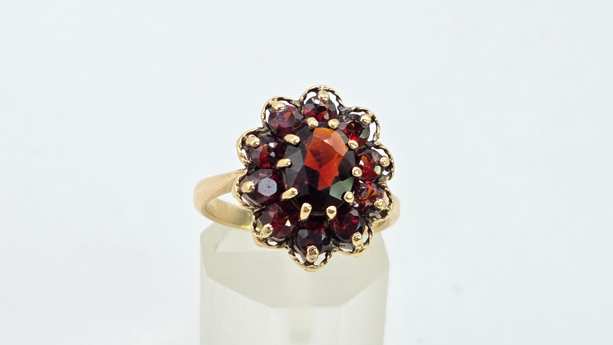 Vintage: 9ct Yellow Gold Garnet Flower Head Cluster Ring — From 1975